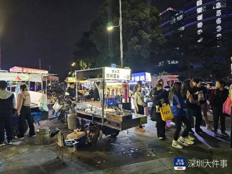 深圳一商圈50米40多个摊位<strong></p>
<p>币为</strong>，还摆上机动车道！街道办：清理整治劝导