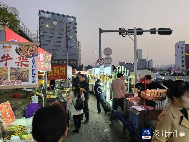 深圳一商圈50米40多个摊位<strong></p>
<p>币为</strong>，还摆上机动车道！街道办：清理整治劝导