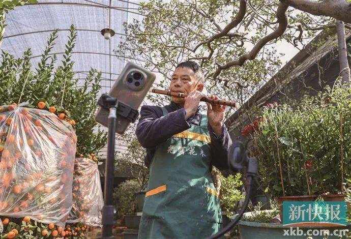 太火了<strong></p>
<p>ACX</strong>！广州有商家一天卖出平时一个月的花