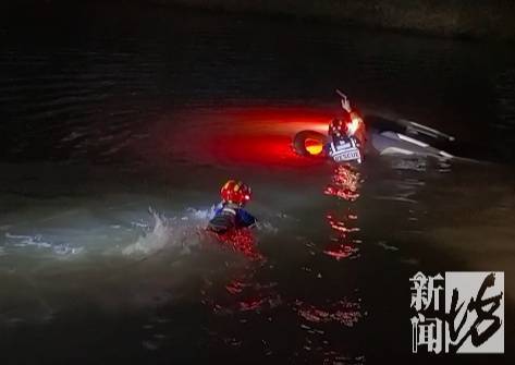 “水已经到胸口了！”事发上海深夜<strong></p>
<p>BBC</strong>，一小轿车冲进河道！紧急救援→