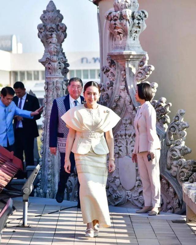 深挖 | 即将访华的泰国总理佩通坦<strong></p>
<p>BBC</strong>，是他信女儿，也是“泰国第一名媛”