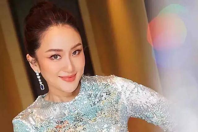 深挖 | 即将访华的泰国总理佩通坦<strong></p>
<p>BBC</strong>，是他信女儿，也是“泰国第一名媛”