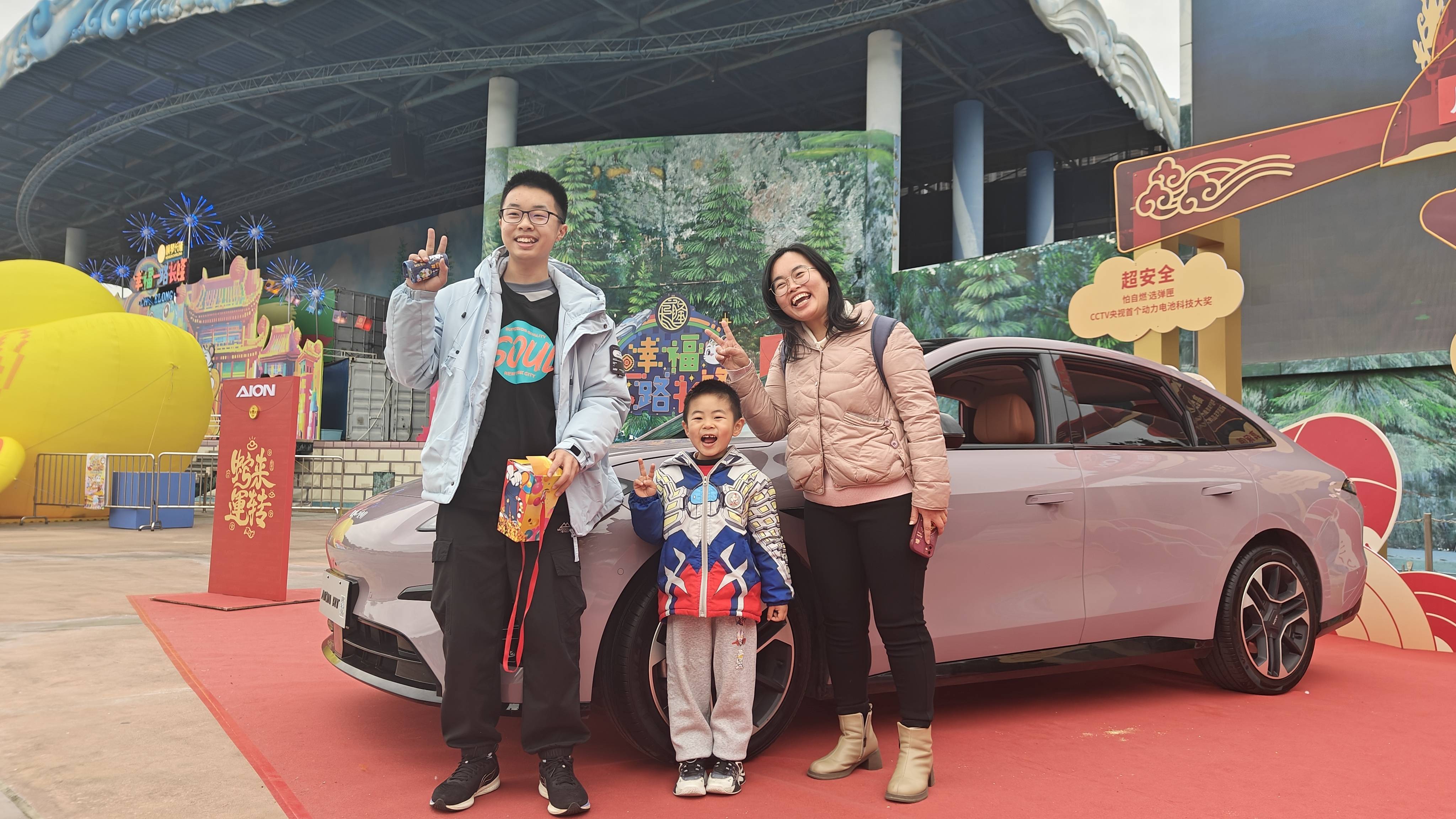 南方+早班车 | 春节返程多地加开广深方向列车<strong></p>
<p>BBC</strong>，余票情况公布