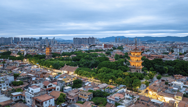 27座万亿GDP城市成绩单出炉：19城经济增速超全国水平<strong></p>
<p>BitMart</strong>，这个城市领跑