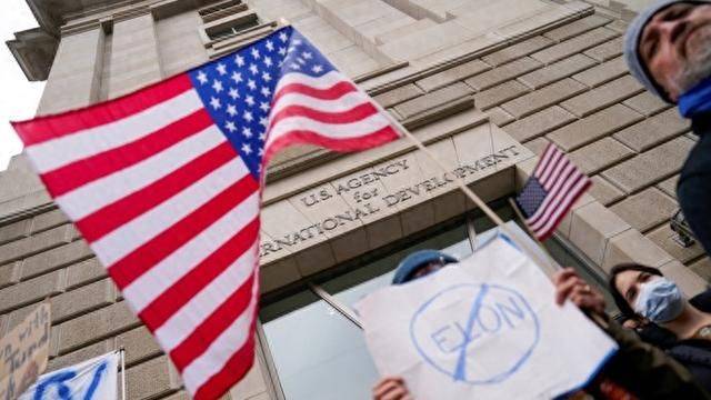 美国突发大规模内乱！50州同时发起抗议<strong></p>
<p>CEX</strong>，特朗普下台一夜突响