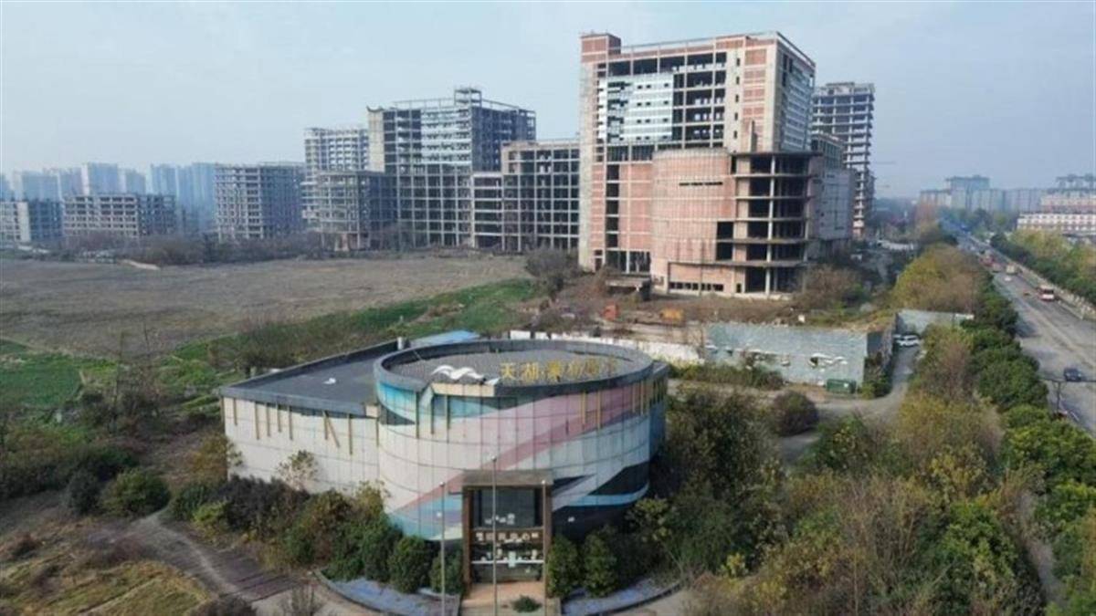 成都烂尾10年的重点项目即将拍卖<strong></p>
<p>CEX</strong>，起拍价近28亿元，法院此前判其“具有挽救价值”