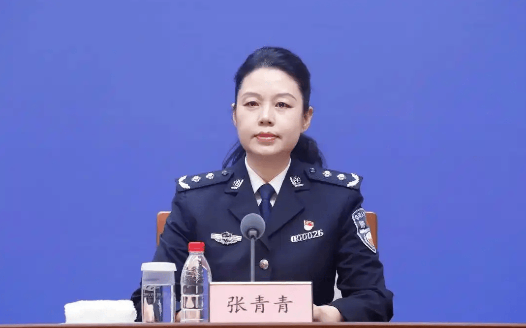 山东省公安厅出入境管理总队总队长张青青被查<strong></p>
<p>币蓝</strong>，去年12月曾参加多场发布会