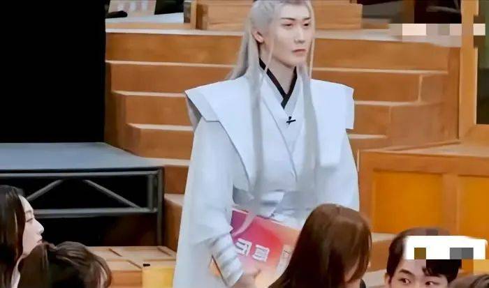 究竟是演员请就位<strong></p>
<p>Hydax</strong>，还是底线在后退？