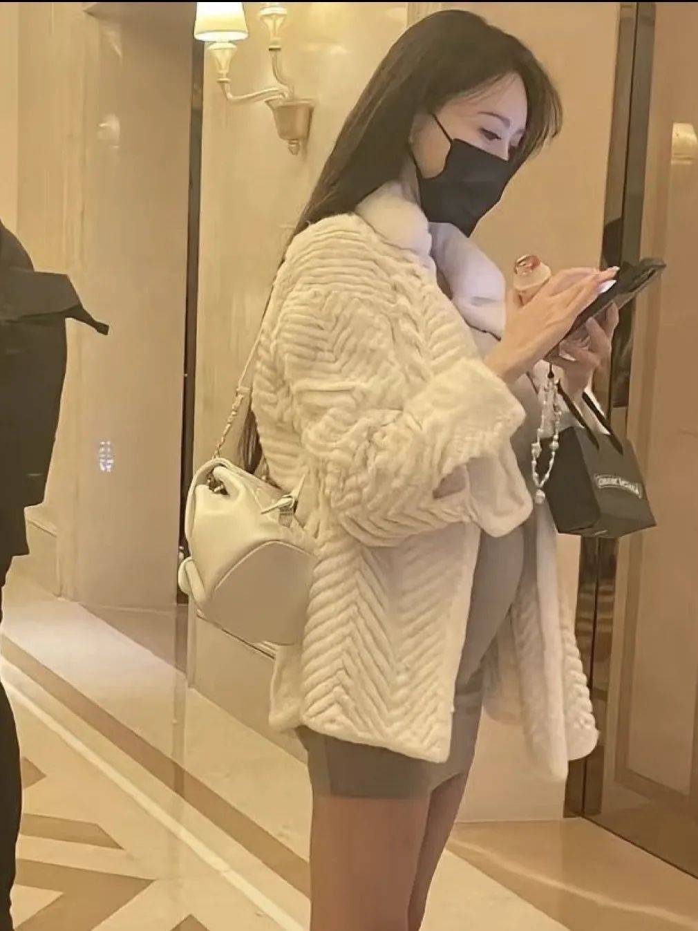 叶珂被曝顺利产女<strong></p>
<p>USDT交易</strong>，黄晓明全程陪护激动落泪
