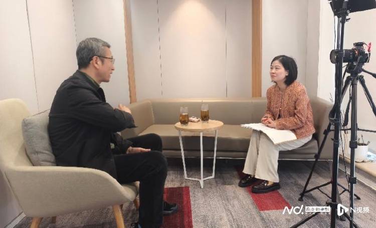 白岩松呼吁提高年轻人个税起征点<strong></p>
<p>瑞波币交易</strong>，保障灵活就业者社保不断线