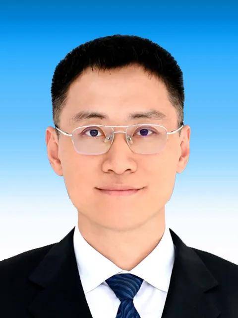 42岁李晨阳<strong></p>
<p>DOT交易</strong>，兼任市委书记
