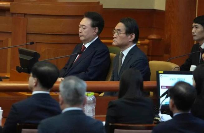 “总统下台”一夜响彻<strong></p>
<p>BNB交易</strong>！中国使馆突遭冲击！意想不到的事发生了