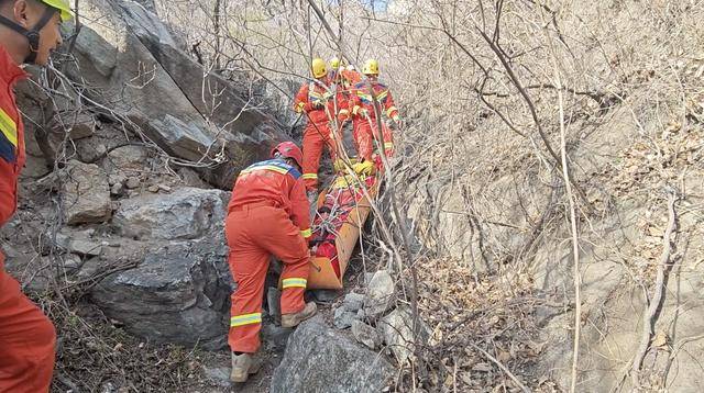 北京几名驴友相约爬山<strong></p>
<p>LTC交易</strong>，六旬阿姨被巨石砸中！消防出动救援