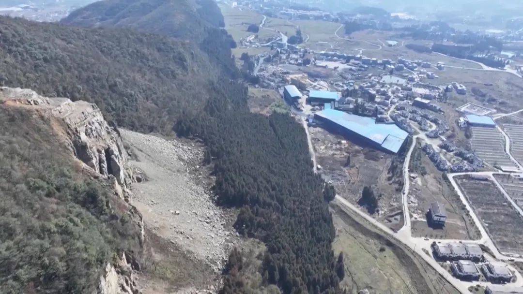 大山惊现6条裂缝<strong></p>
<p>LTC交易</strong>，附近100多户居民害怕垮塌晚上不敢睡觉！和煤矿开采有关！当地回应……