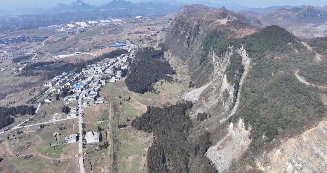 大山惊现6条裂缝<strong></p>
<p>LTC交易</strong>，附近100多户居民害怕垮塌晚上不敢睡觉！和煤矿开采有关！当地回应……