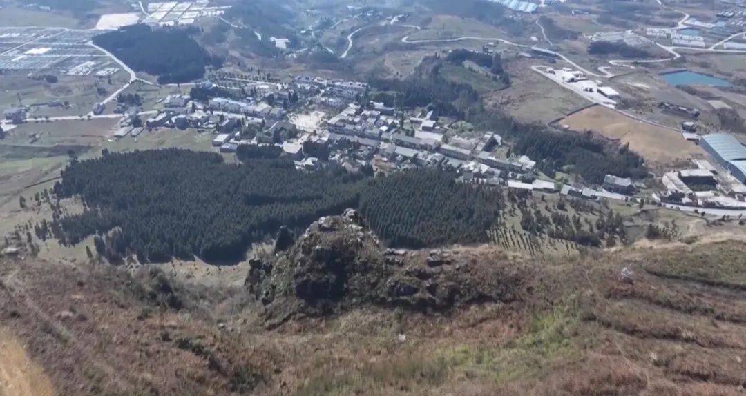 大山惊现6条裂缝<strong></p>
<p>LTC交易</strong>，附近100多户居民害怕垮塌晚上不敢睡觉！和煤矿开采有关！当地回应……