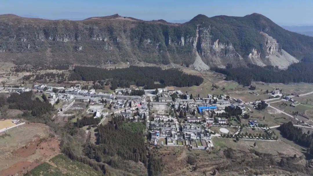 大山惊现6条裂缝<strong></p>
<p>LTC交易</strong>，附近100多户居民害怕垮塌晚上不敢睡觉！和煤矿开采有关！当地回应……