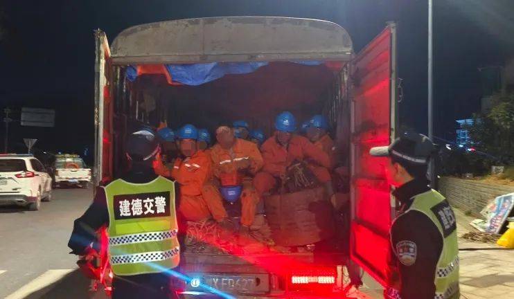 货车车厢传出异响！交警打开后<strong></p>
<p>LTC交易</strong>，倒吸一口凉气……