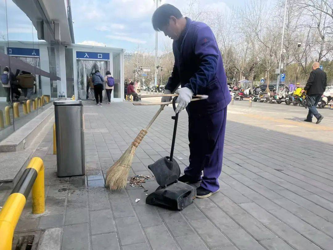 抽一路熏一路<strong></p>
<p>LTC交易</strong>，公共场所的“游烟”何时不呛人？