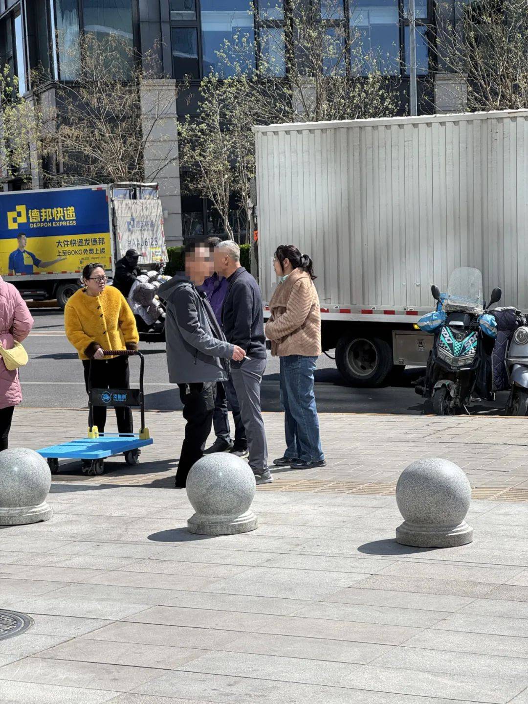 抽一路熏一路<strong></p>
<p>LTC交易</strong>，公共场所的“游烟”何时不呛人？