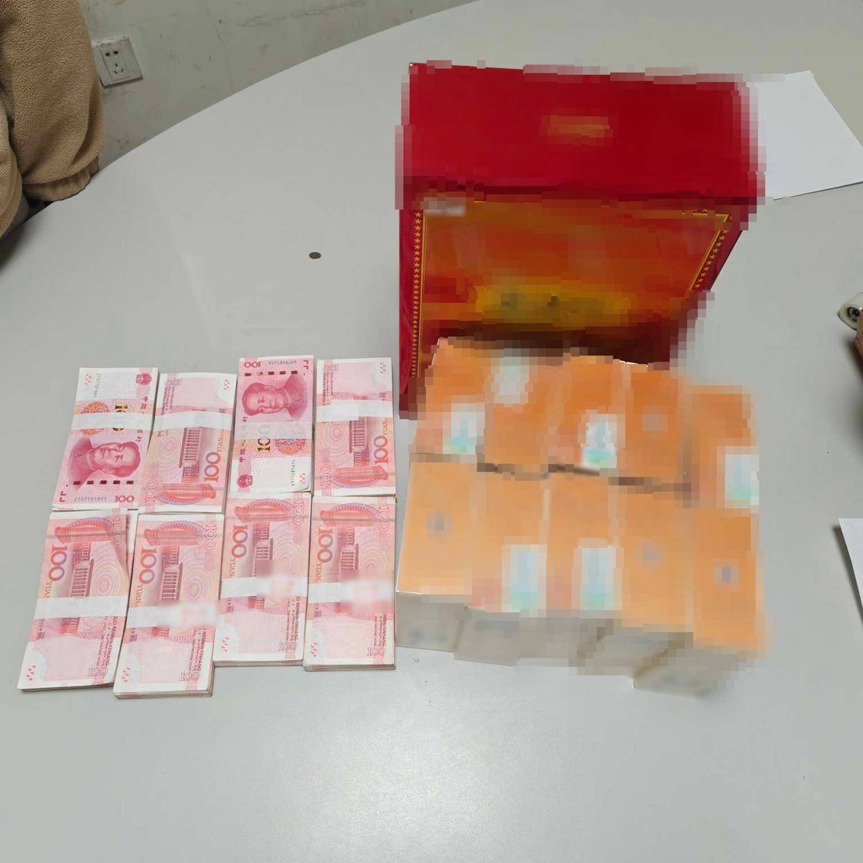 杭州一学生网购讲义夹<strong></p>
<p>区块链挖矿交易</strong>，包裹里竟藏着8万元现金，背后涉及一场诈骗