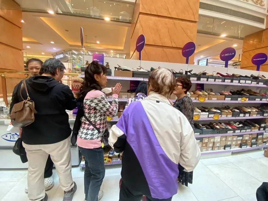 “1800元的出口商品219元拿下”！上海人假期疯狂“捡漏”<strong></p>
<p>BITOP交易所</strong>，这里外贸好东西都卖爆了，新品还将接力上市