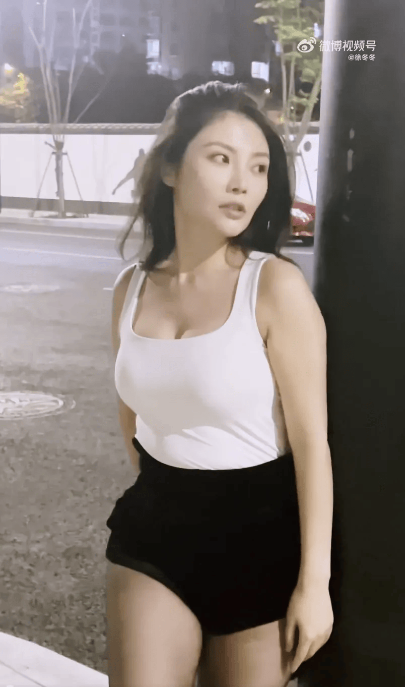 “椰树女神”徐冬冬大方晒照<strong></p>
<p>BITOP交易所</strong>，并配文：我的蝴蝶袖，很丰腴！