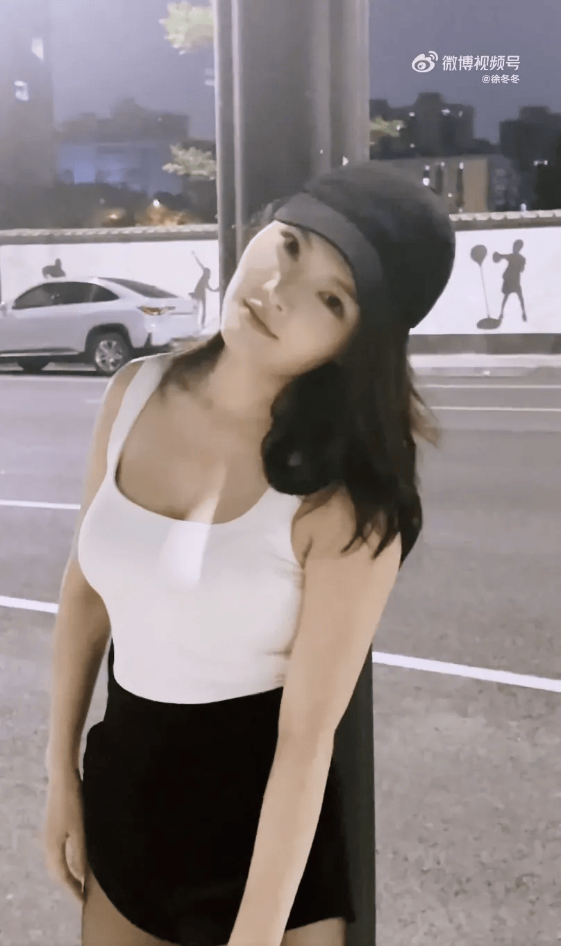 “椰树女神”徐冬冬大方晒照<strong></p>
<p>BITOP交易所</strong>，并配文：我的蝴蝶袖，很丰腴！