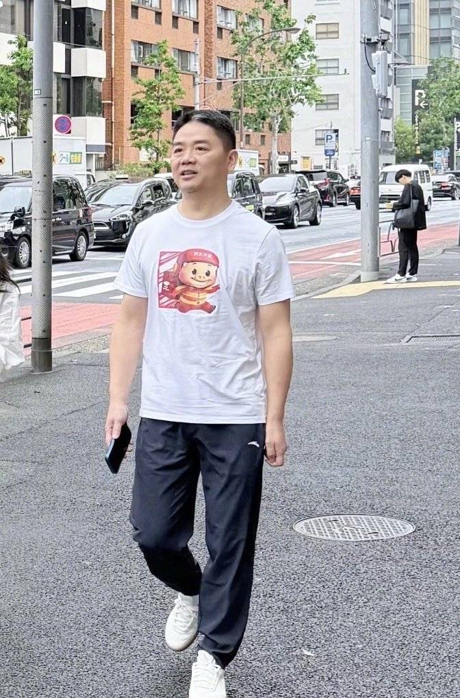刘强东穿39元T恤逛街<strong></p>
<p>泰达币交易所</strong>，章泽天穿200块防晒衫，新贵们可没那么“老钱”！