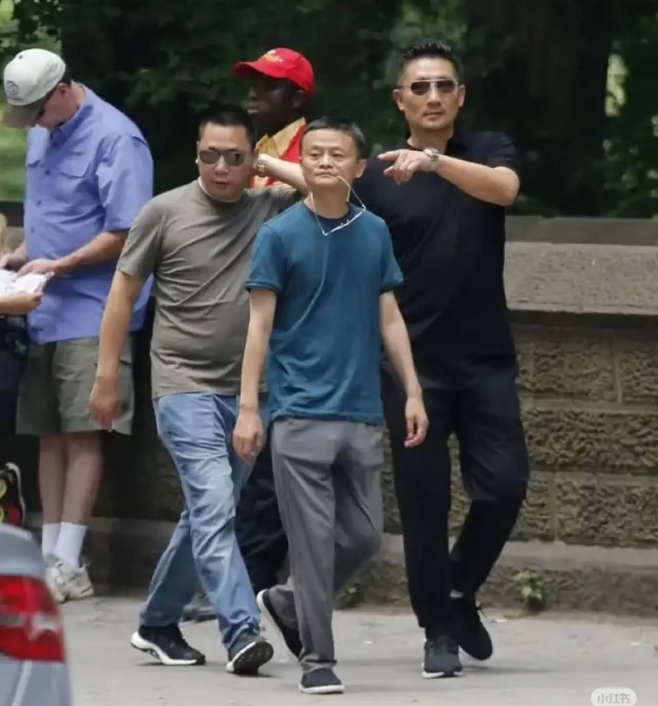 刘强东穿39元T恤逛街<strong></p>
<p>泰达币交易所</strong>，章泽天穿200块防晒衫，新贵们可没那么“老钱”！