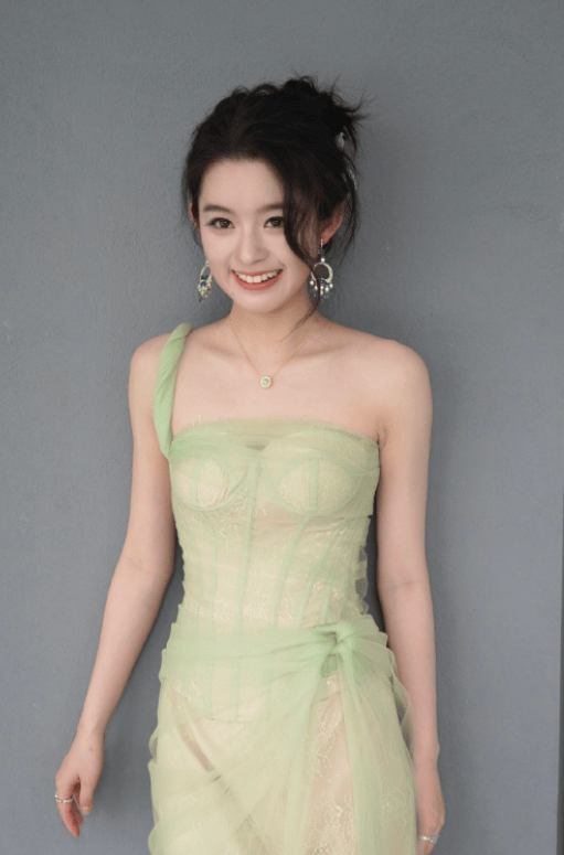 天价耳环女星艺考成绩被质疑有水分<strong></p>
<p>DOT交易所</strong>，高中母校回应！黄杨钿甜事件，网民监督如何有力也有理？
