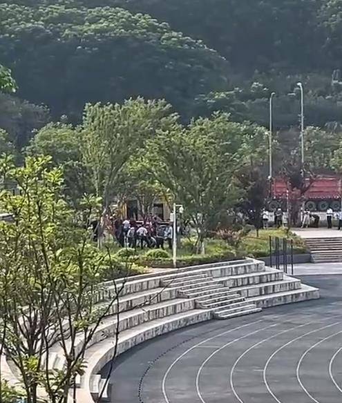 掉化粪池遇难大学生父亲：已和学校谈妥<strong></p>
<p>波卡币交易所</strong>，早日让孩子入土为安