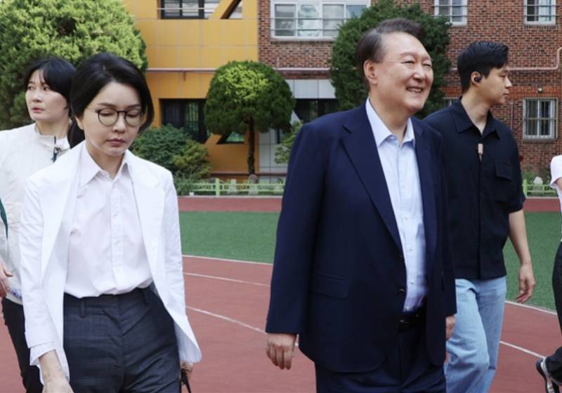 尹锡悦夫妇现身韩国大选投票现场<strong></p>
<p>艾达币交易所</strong>！对丑闻相关提问保持沉默