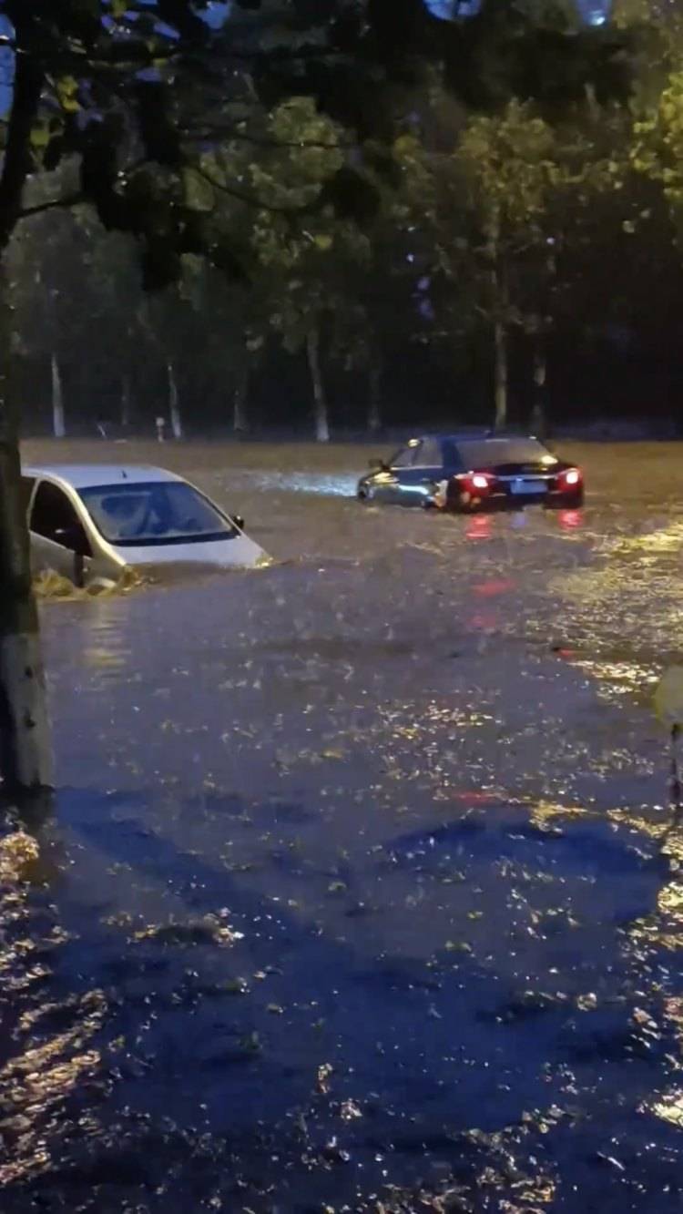 大连突降暴雨致城市内涝<strong></p>
<p>LTC交易所</strong>，气象台连发多个预警信号