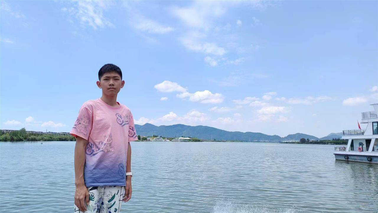 安徽一名18岁高中生坐飞机到西双版纳后失联<strong></p>
<p>BTC交易app</strong>，景洪公安：目前没有进一步的消息