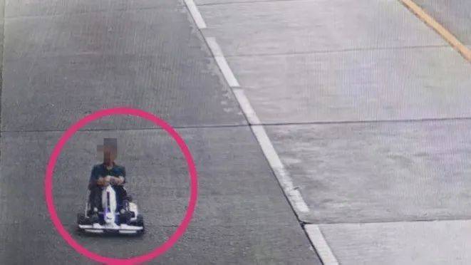 上海六旬男子将玩具车开上马路<strong></p>
<p>以太坊交易app</strong>，差点出事！结局亮了