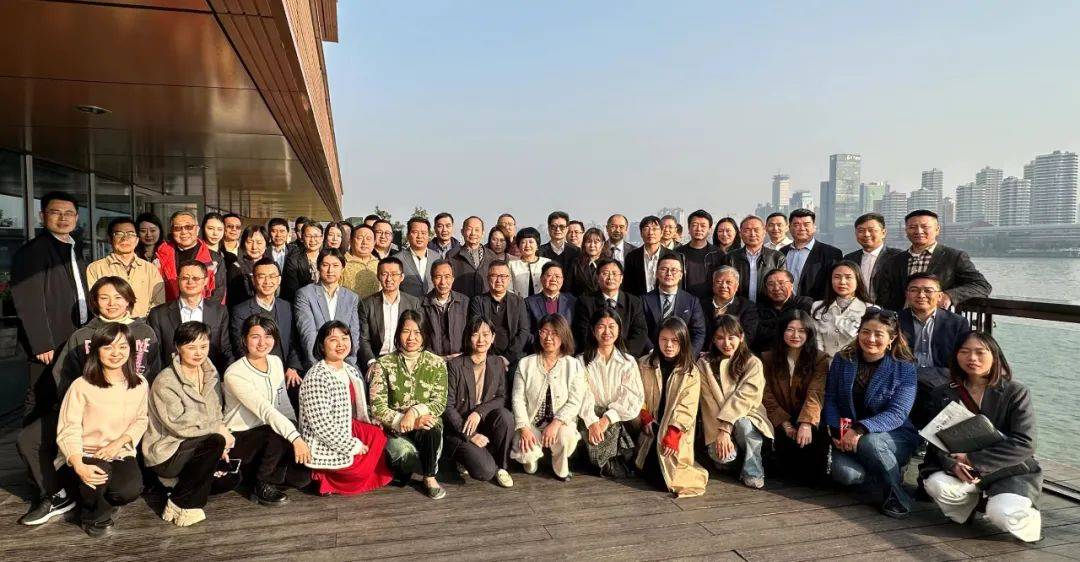 安庆证券(安信证券电话客服电话)